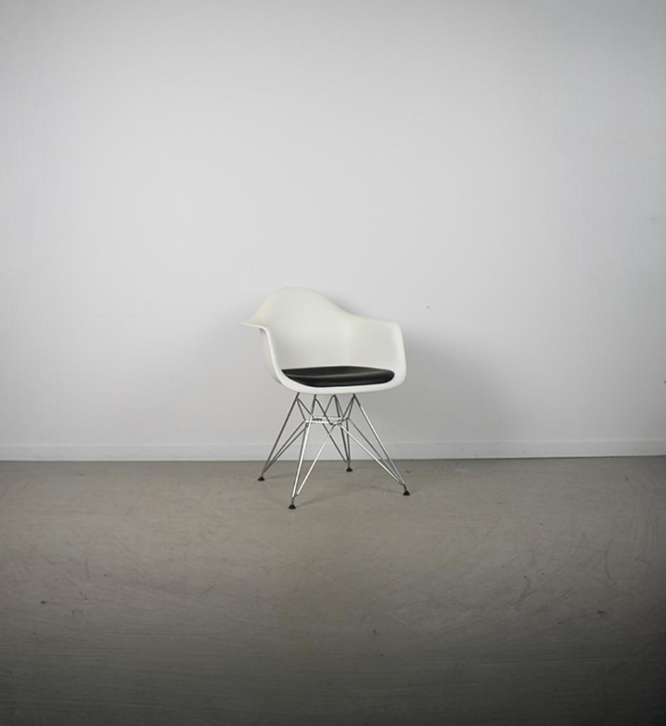 6x Vitra Eames DAR Kuipstoel Wit/Zwart – Chroom/ Eiffel, Niet ingevuld, Leer, Wit, Niet ingevuld