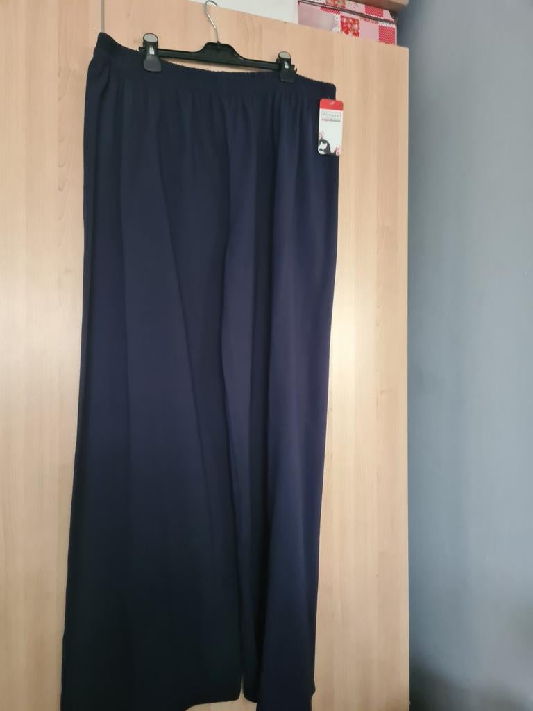 Donkerblauwe broek nieuw merk Magna 60/62, Kleding | Dames, Grote Maten, Ophalen of Verzenden, Nieuw, Blauw, Broek of Spijkerbroek