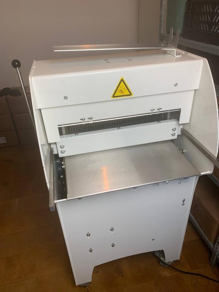 Zo goed als nieuwe brood snijmachine - Werkt perfect!, Ophalen, Gebruikt, Bakkerij en Slagerij