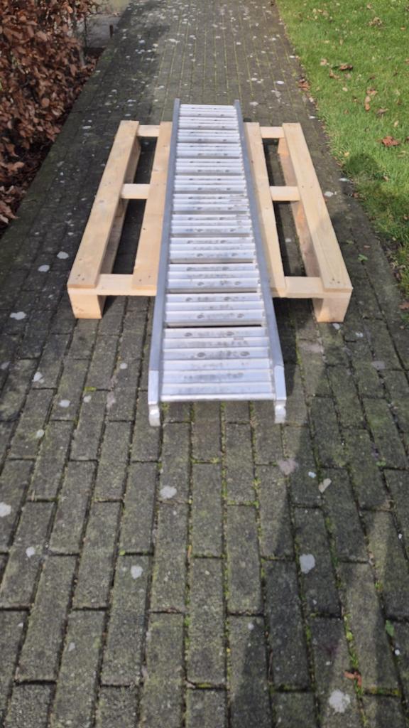 Rijplaat aluminium, Ophalen, Zo goed als nieuw