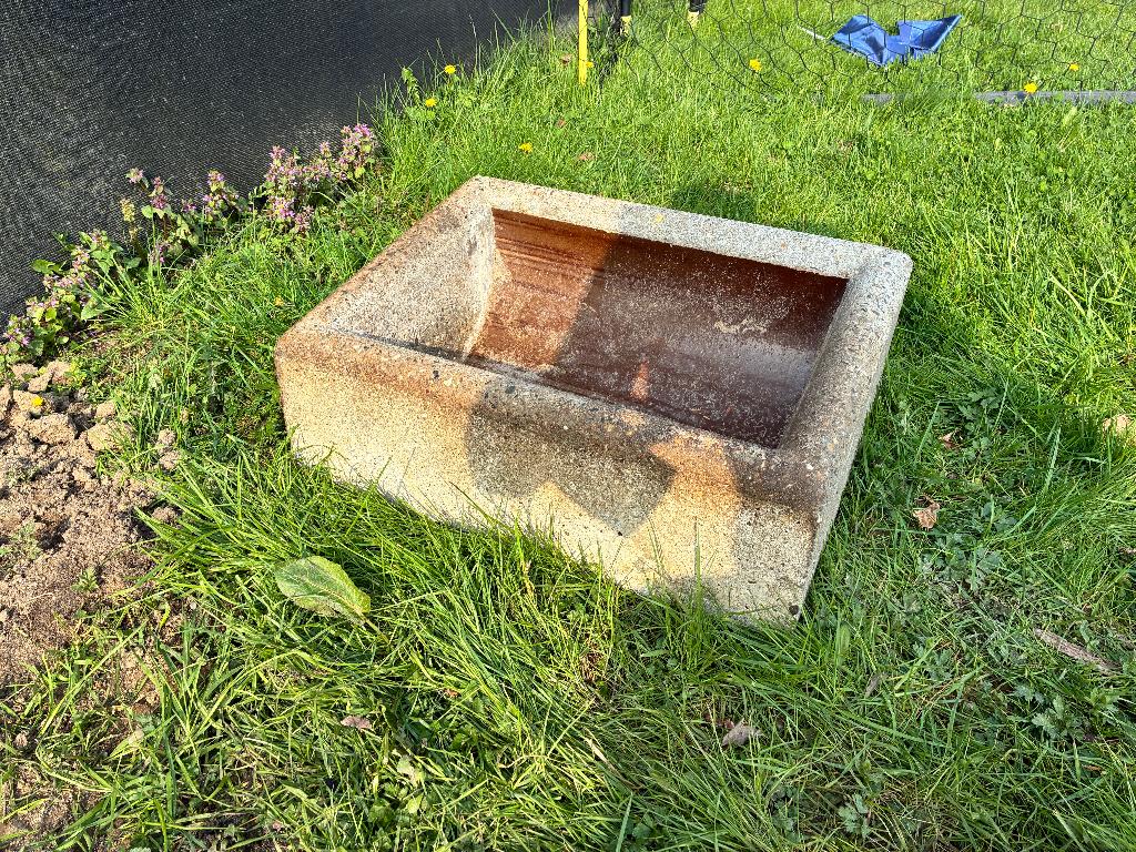 Oude betonnen trog / voerbak – ideaal als plantenbak, Tuin en Terras, Bloembakken en Plantenbakken, Ophalen, Gebruikt, Minder dan 30 cm