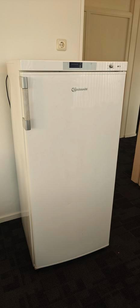 Bauknecht vriezer in goede staat, Witgoed en Apparatuur, Vriezers en Diepvrieskisten, Zo goed als nieuw, Vrijstaand, Vrieskast