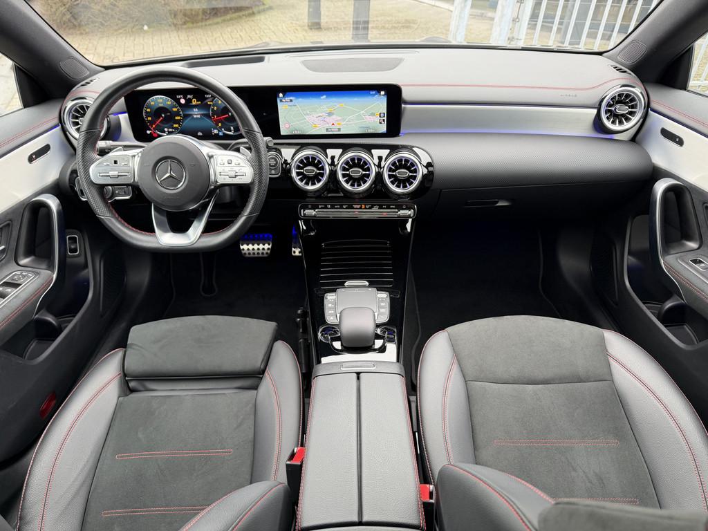 Mercedes-Benz CLA-Klasse 200 Premium Plus AMG Line Pano-Dak, Gebruikt, Euro 6, 4 cilinders, Leder en Stof