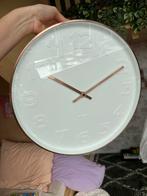 Karlsson wandklok Mr Metaal koper/wit 51x7cm, Huis en Inrichting, Woonaccessoires | Klokken, Ophalen of Verzenden, Gebruikt, Analoog