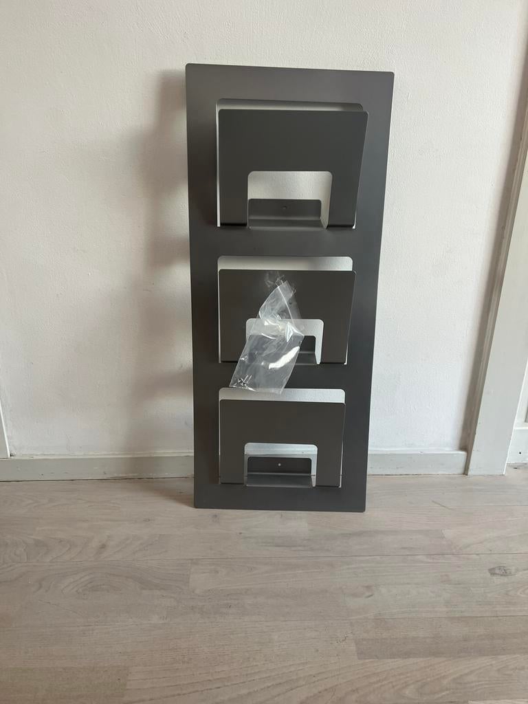 Wand tijdschriften houder 77 cm, Huis en Inrichting, Woonaccessoires | Krantenbakken en Lectuurbakken, Ophalen of Verzenden, Zo goed als nieuw