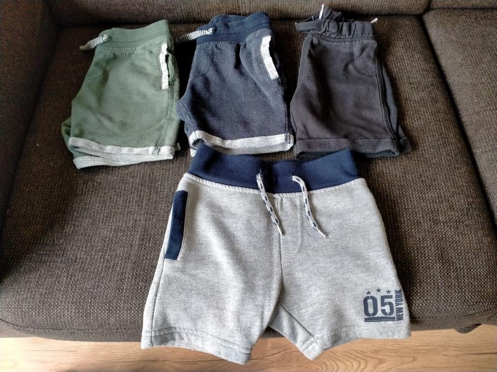 Korte broeken 92 en 98, Kinderen en Baby's, Kinderkleding | Maat 98, Ophalen of Verzenden, Jongen, Broek
