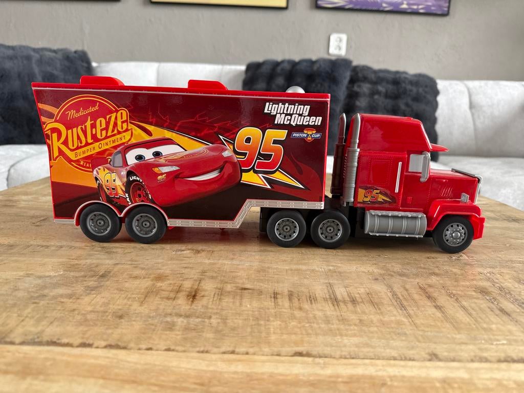 Disney Cars Mack Truck met Bliksem McQueen trailer, Ophalen of Verzenden, Gebruikt