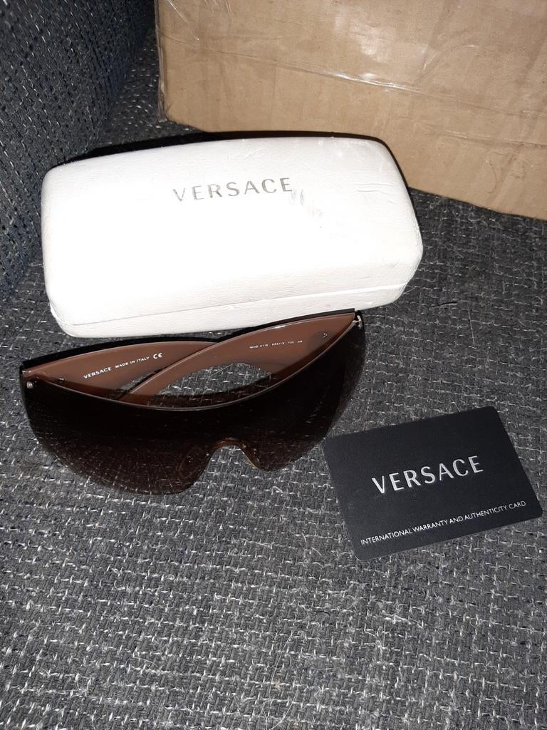 Versace Zonnebril met Authenticity Card en Hoesje, Ophalen of Verzenden, Zo goed als nieuw, Bruin, Overige merken