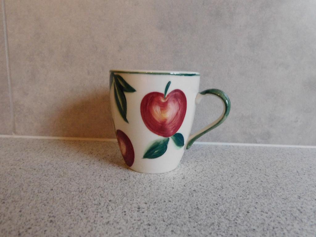 Senseo mok Appel B Vic's Handpainted, Huis en Inrichting, Keuken | Servies, Ophalen of Verzenden, Zo goed als nieuw, Overige stijlen