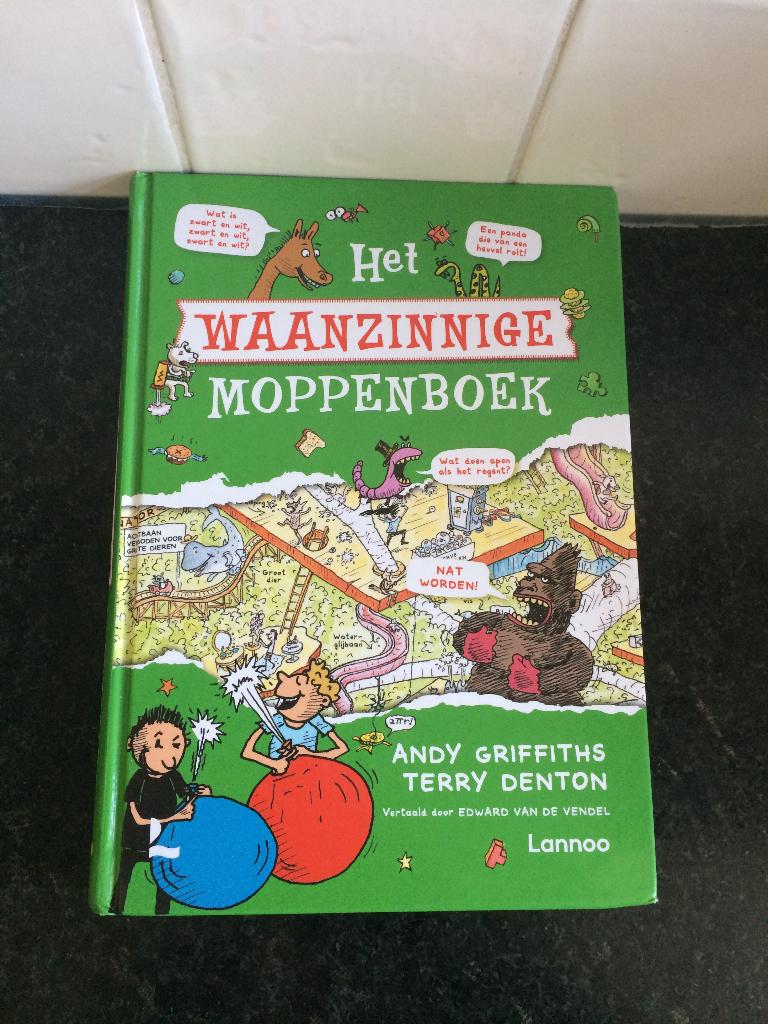 Het waanzinnige moppenboek Andy Griffiths Terry Denton, Ophalen of Verzenden, Zo goed als nieuw, Andy Griffiths en Terry Denton