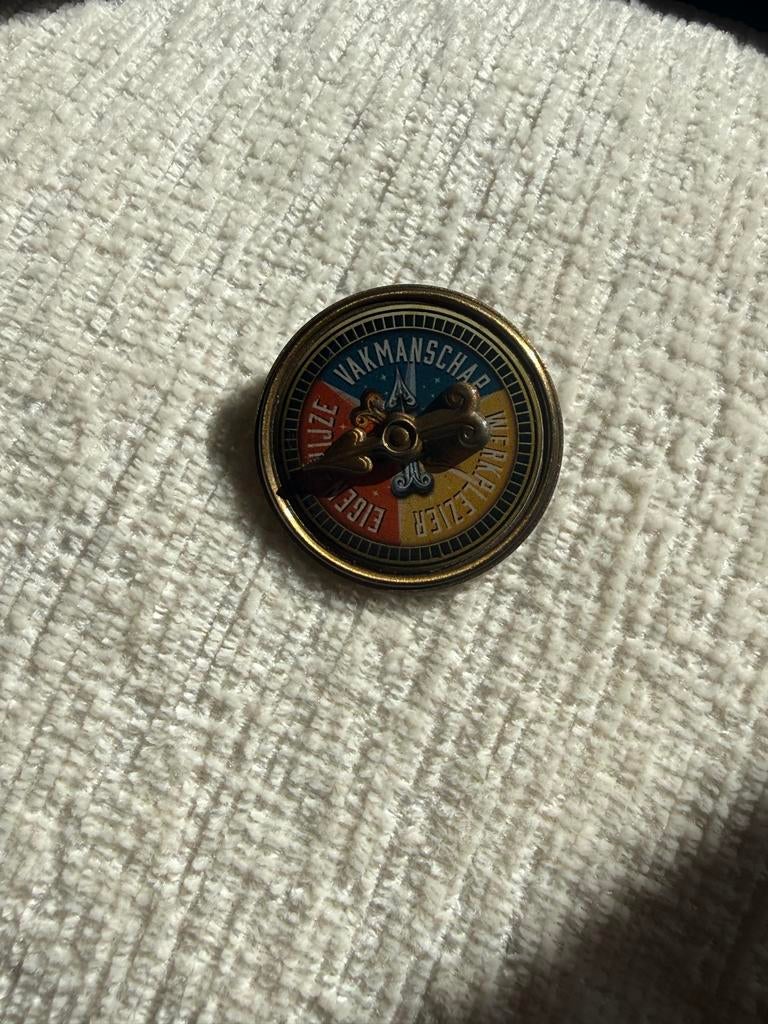 Eftelingpersoneelspin kompas, Ophalen of Verzenden, Gebruikt, Button of Speldje