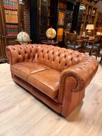 Originele Chesterfield 2-zits bank in cognac leer, Ophalen, Gebruikt, Gosemengelsstraat, Info@chesterfieldjunkie.nl