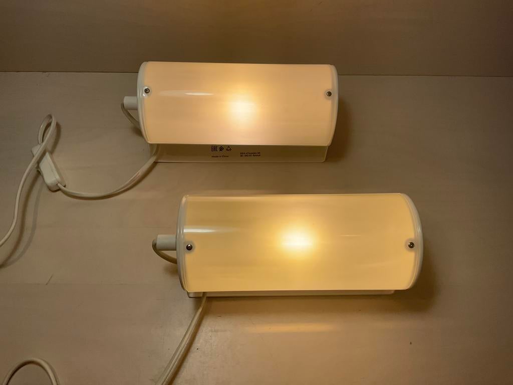 Twee Ikea Smyg bedlamp V1013 wit in zeer nette staat, Huis en Inrichting, Lampen | Wandlampen, Ophalen of Verzenden, Gebruikt