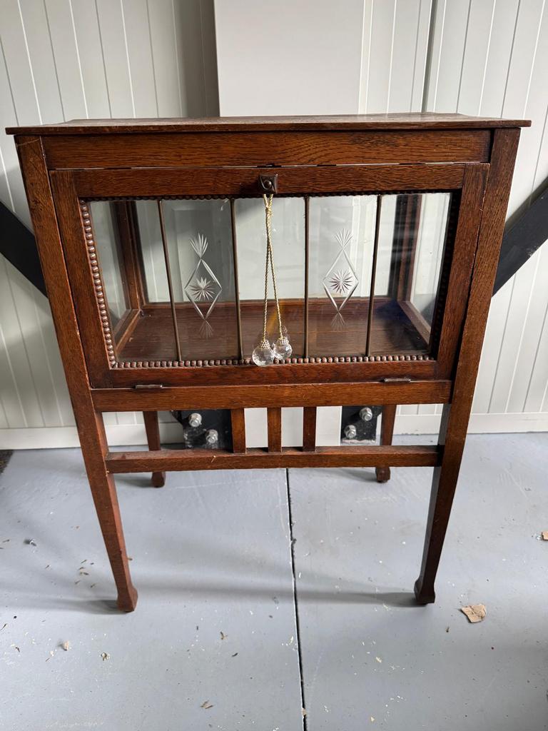 Thee kastje, Ophalen