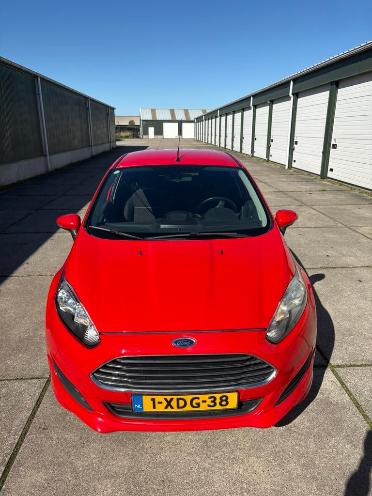 Ford Fiësta 1.0 74KW/100PK 5D 2014 Rood NWE APK, Voorwielaandrijving, 40 €/maand, 100 pk, 23 km/l