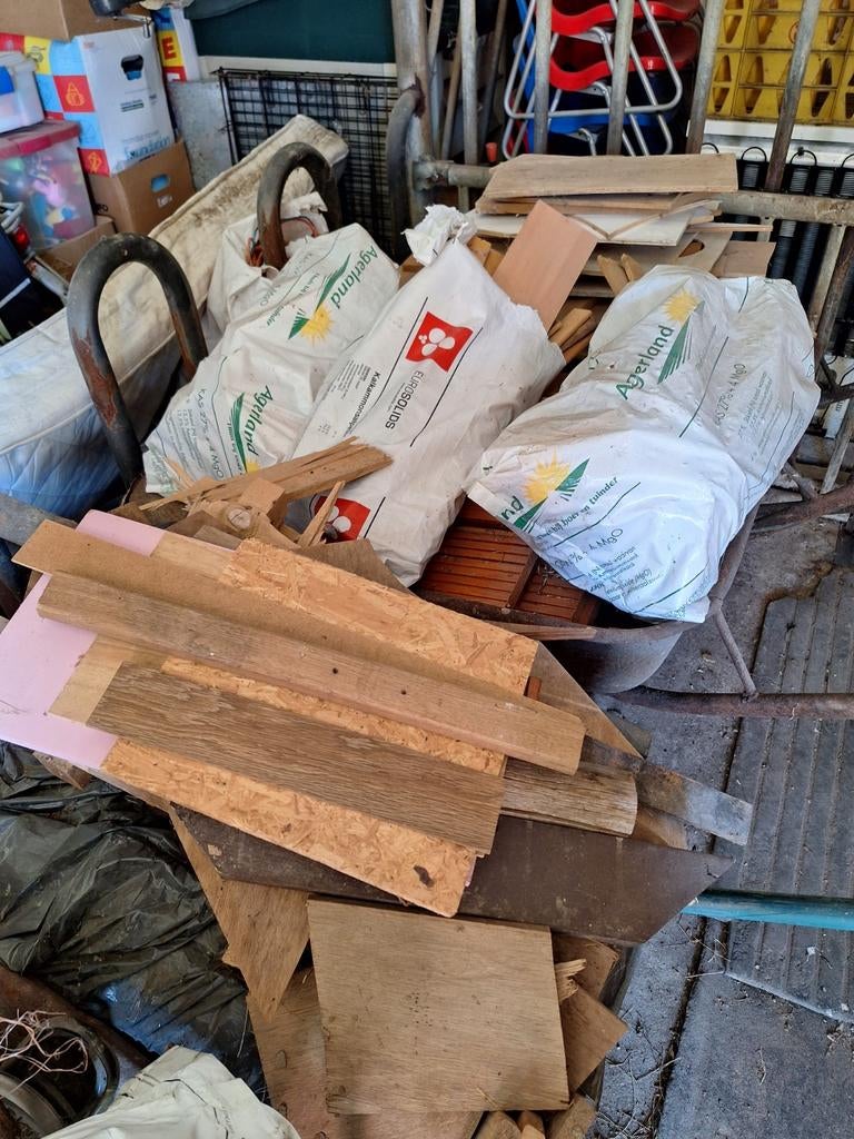 Afvalhout voor kachel., Minder dan 3 m³, Ophalen of Verzenden