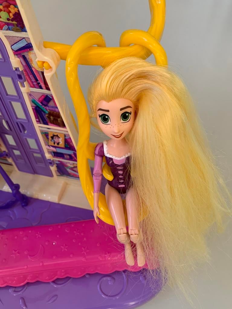Disney Rapunzel toren speelset met pop en accessoires, Ophalen of Verzenden, Gebruikt, Overige typen