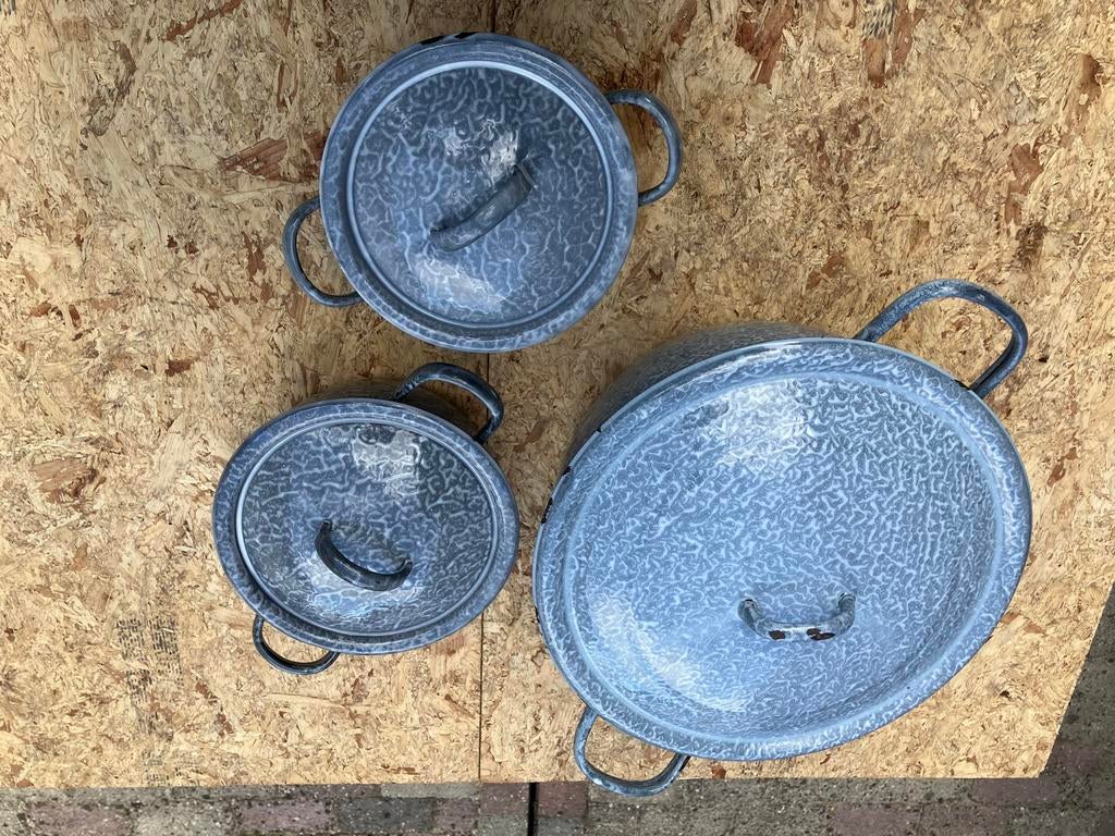 Vintage geëmailleerde pannenset - 3 stuks, Huis en Inrichting, Keuken | Potten en Pannen, Ophalen of Verzenden, Gebruikt, Overige materialen