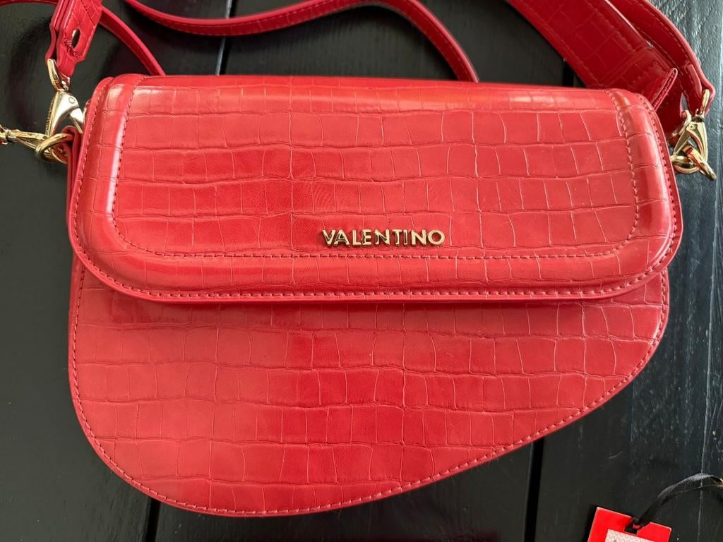 Valentino rode schoudertas met croco-print, Sieraden, Tassen en Uiterlijk, Tassen | Damestassen, Ophalen of Verzenden, Zo goed als nieuw