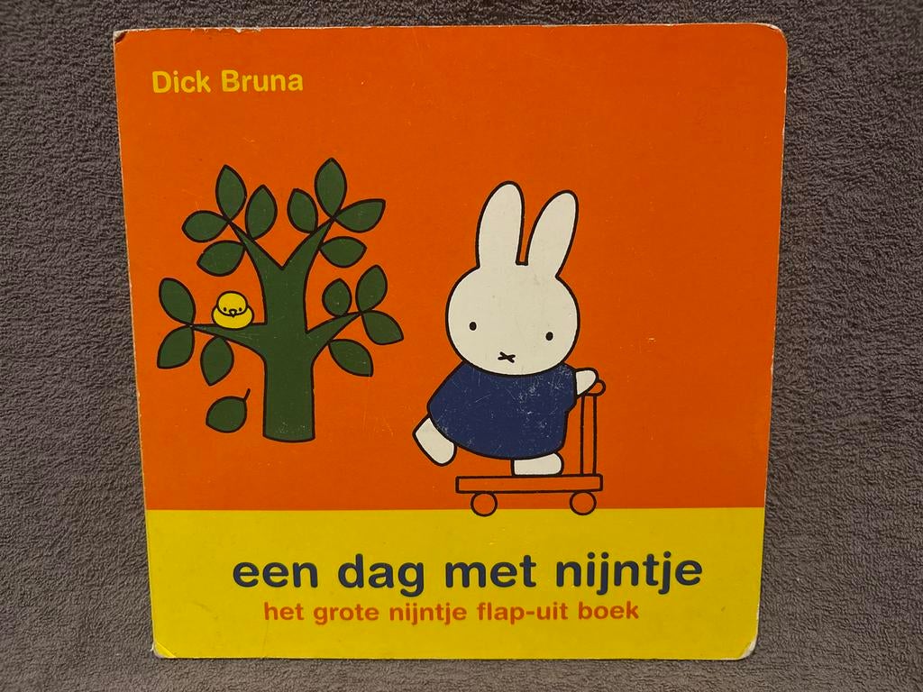 Miffy Uitklapboek - Een Dag met Nijntje, Boeken, Ophalen of Verzenden, Gelezen, Uitklap-, Voel- of Ontdekboek, 2 tot 3 jaar