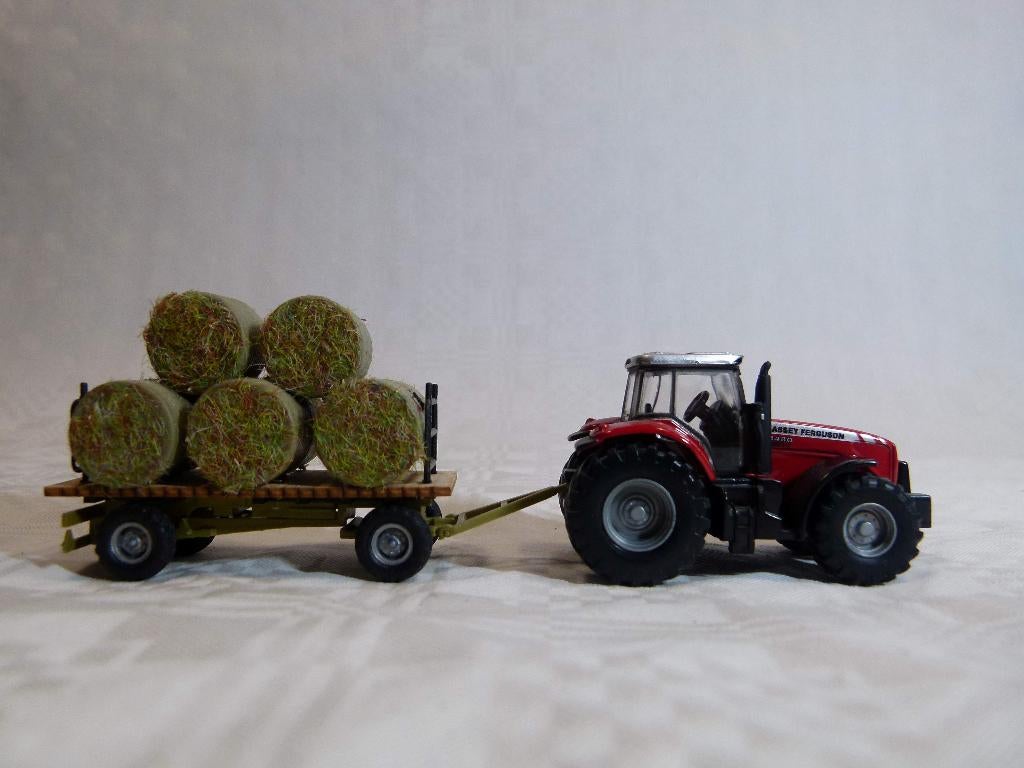 Massey Ferguson 8480 met Busch Hooiwagen en balen hooi, Ophalen of Verzenden, Nieuw, Bus of Vrachtwagen