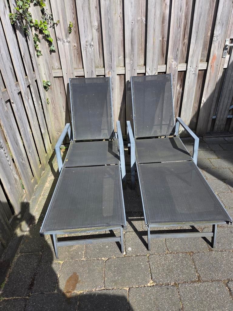 2 lekkere ligbedden of stoelen., Tuin en Terras, Ligbedden, Ophalen, Gebruikt, Aluminium, Inklapbaar