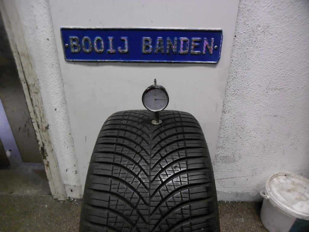 235 35 19 demo all seasonbanden goodyear vector met 7,4 mm