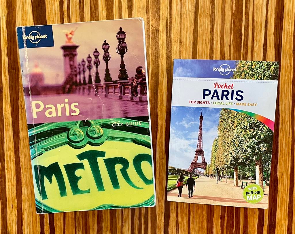 Twee Lonely planet’s Parijs / Paris te koop, Lonely Planet, Europa, Ophalen of Verzenden, Zo goed als nieuw