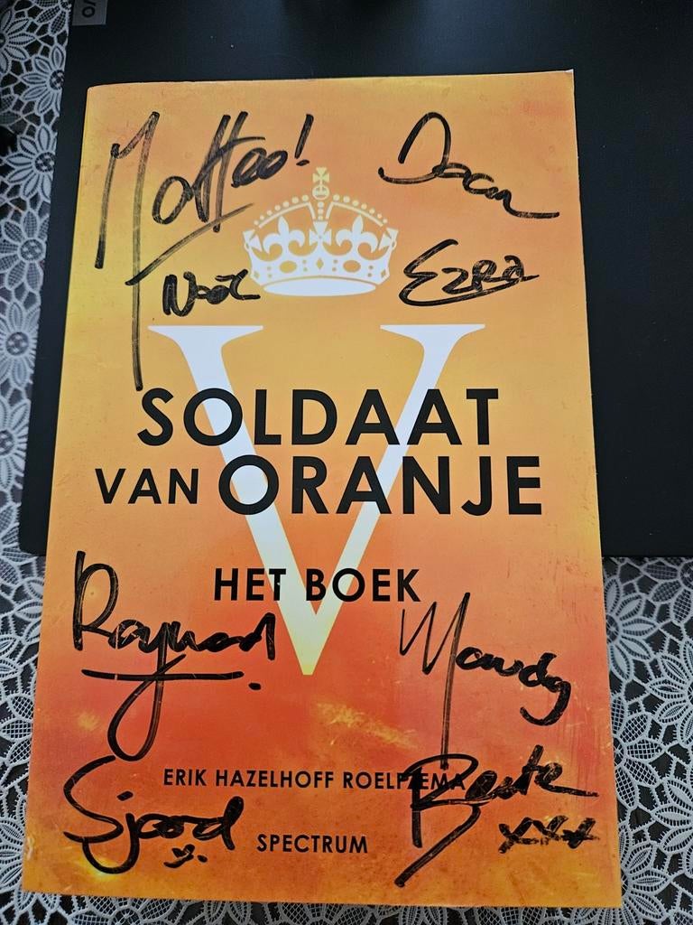 Soldaat van Oranje Het Boek - Gesigneerd door de Cast, Boeken, Ophalen of Verzenden, Zo goed als nieuw