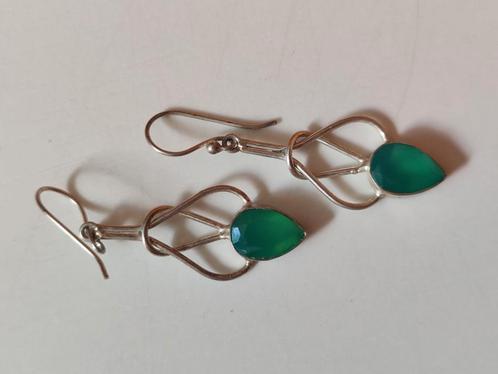 Verzilverde oorbellen met green onyx – Nieuw & elegant, Sieraden, Tassen en Uiterlijk, Oorbellen, Nieuw, Overige materialen, Ophalen of Verzenden