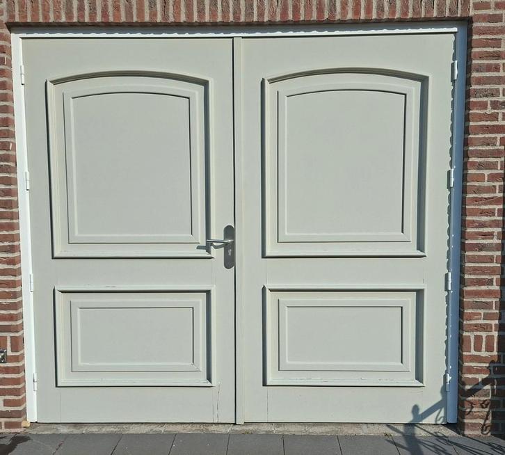 Hardhouten dubbele garagepoorten, Doe-het-zelf en Verbouw, Deuren en Horren, Zo goed als nieuw, Buitendeur, 200 tot 215 cm, 120 cm of meer