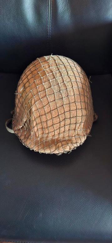 Legerhelm met net beschikbaar voor biedingen