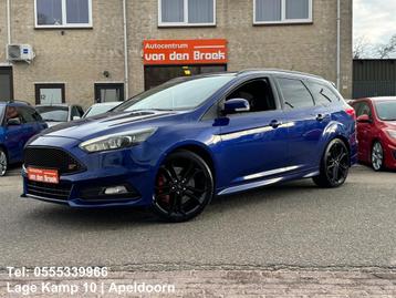 Ford Focus Wagon 2.0 ST 250Pk Navi Camera Xenon Leder Recaro beschikbaar voor biedingen