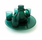 Vintage Groene Glazen Karaf Set op Schaal – Leerdam Stijl, Antiek en Kunst, Antiek | Glas en Kristal, Ophalen of Verzenden