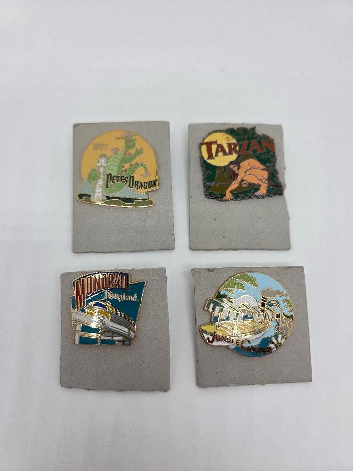 Set van 4 vintage Walt Disney Disneyland pins, Verzamelen, Disney, Zo goed als nieuw, Overige typen, Overige figuren, Ophalen of Verzenden