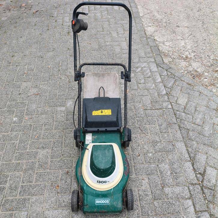 Rhodos 1300W elektrische grasmaaier – werkt goed opvangbak, Tuin en Terras, Grasmaaiers, Gebruikt, Elektrische grasmaaier, Ophalen