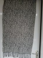 Grijs gewerkte sjaal, Kleding | Dames, Mutsen, Sjaals en Handschoenen, Ophalen of Verzenden, Zo goed als nieuw, Maat 46/48 (XL) of groter