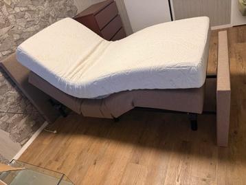 Elektrisch Verstelbaar Bed met Afstandsbediening beschikbaar voor biedingen