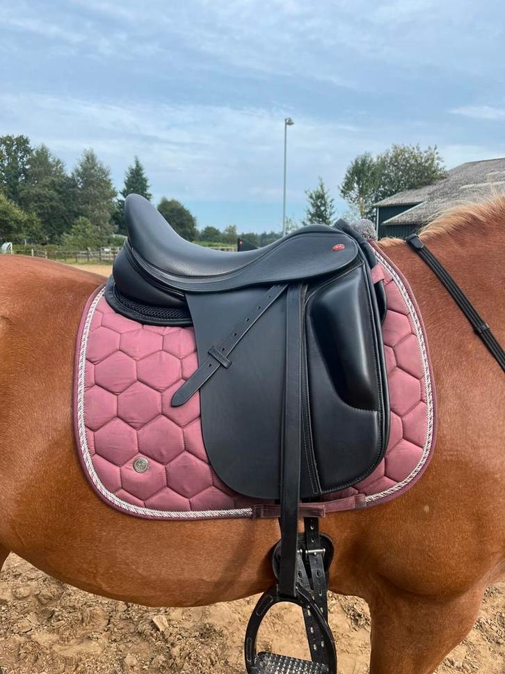 Dressuurzadel Kent & Masters S-series vaste kniewrong, Dieren en Toebehoren, Paarden en Pony's | Zadels, Zo goed als nieuw, Dressuur