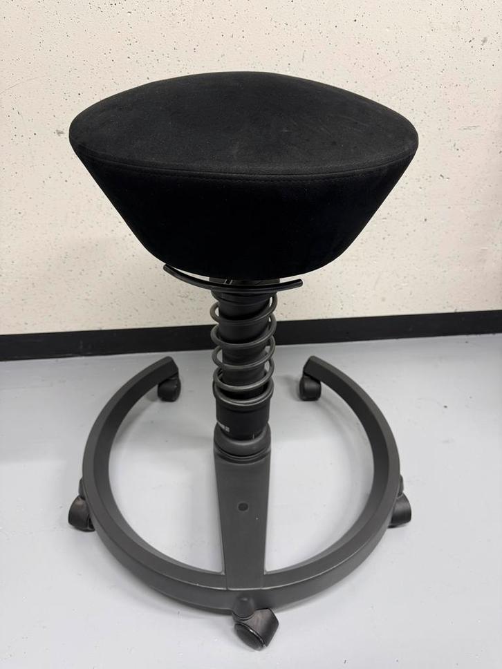 Aeris Swopper | ergonomische bureaustoel | kruk | IZGS, Huis en Inrichting, Bureaustoelen, Zo goed als nieuw, Bureaukruk, Zwart