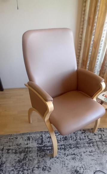 Stoel. (leer) beschikbaar voor biedingen
