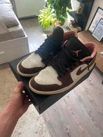 Air Jordan 1 Low Mocha 44.5, Ophalen of Verzenden, Bruin, Zo goed als nieuw