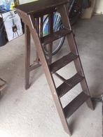 Houten trapje.ook decoratief te gebruiken voor planten., Doe-het-zelf en Verbouw, Ladders en Trappen, Ophalen, Zo goed als nieuw
