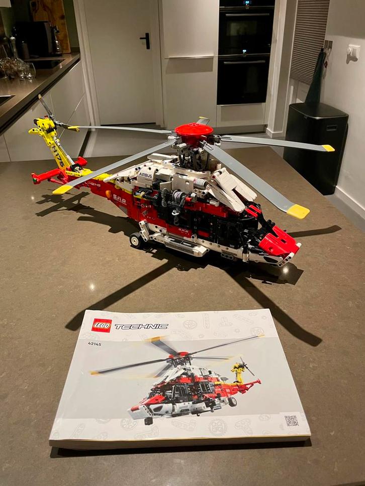 LEGO Technic Airbus H175 - setnummer 42145, Kinderen en Baby's, Speelgoed | Bouwstenen, Zo goed als nieuw, Ophalen