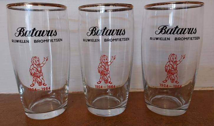 3 glazen 1904 1964 Batavus Rijwielen Bromfietsen Heerenveen, Verzamelen, Merken en Reclamevoorwerpen, Zo goed als nieuw, Gebruiksvoorwerp