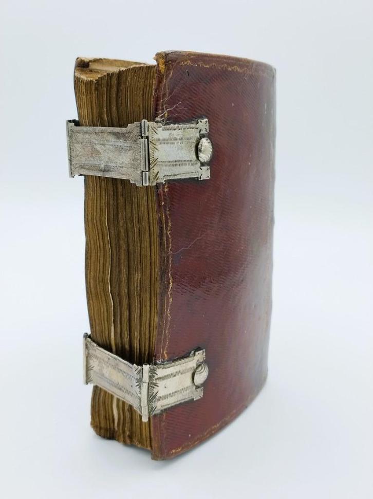 Bijbel met zilveren sloten, 18e eeuws, gratis verzending!, Antiek en Kunst, Antiek | Boeken en Bijbels, Verzenden