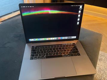 Macbook Pro 15" Intel I7 32gb RAM 1TB SSD AMD 560X 4GB beschikbaar voor biedingen