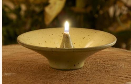Prachtige olielamp gemaakt door de broeders van Taizé, Antiek en Kunst, Antiek | Vazen, Ophalen of Verzenden
