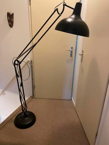Zwarte Bauhaus Stijl Vloerlamp beschikbaar voor biedingen