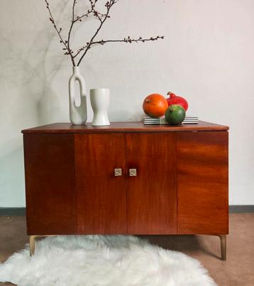 Vintage audio kastje teak beschikbaar voor biedingen